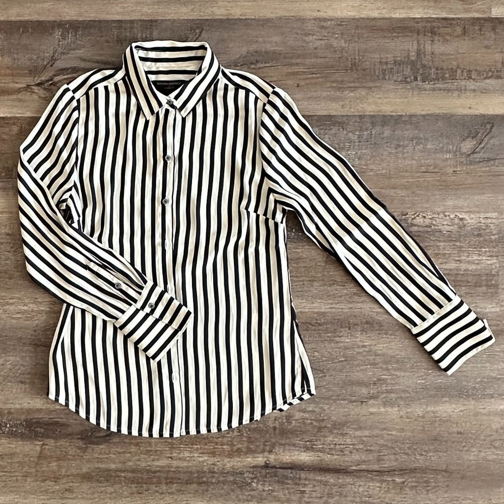 Banana Republic NWT Bone and Black Striped Size Small